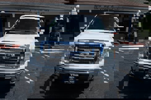 Used 2010 Ford F150 Lariat image 2
