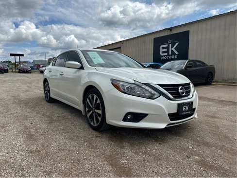 Used 2016 Nissan Altima 2.5 SR w/ LED Appearance Package image 1