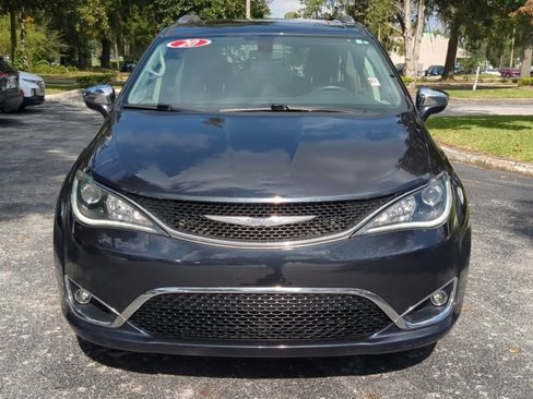 Used 2020 Chrysler Pacifica Limited image 9