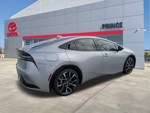New 2025 Toyota Prius Plug-In Hybrid image 4