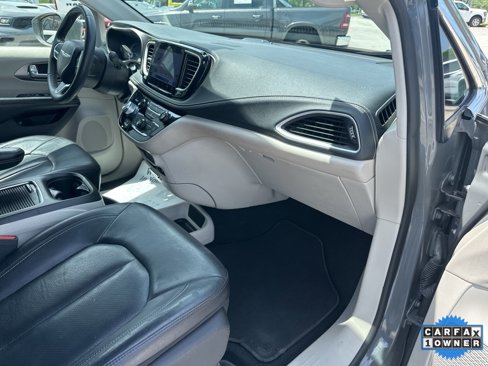 Used 2022 Chrysler Pacifica Touring-L image 52