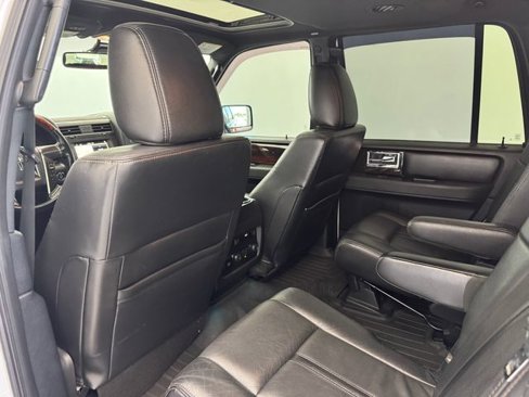 Used 2016 Lincoln Navigator Reserve image 40