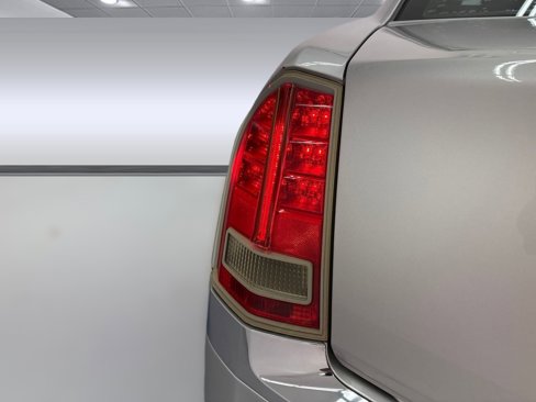 Used 2011 Chrysler 300 Limited image 11