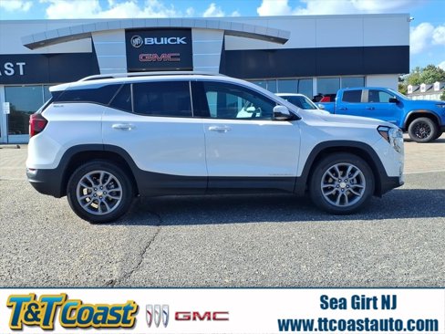 Certified 2022 GMC Terrain SLT image 1