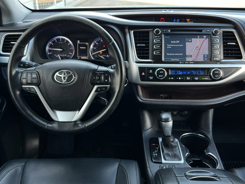 Used 2017 Toyota Highlander XLE image 22