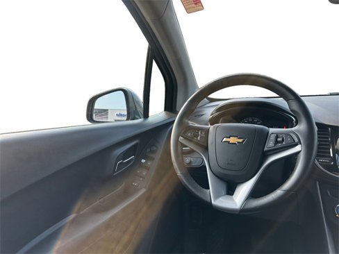 Used 2018 Chevrolet Trax LT w/ LT Convenience Package image 12