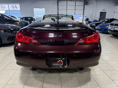 Used 2010 INFINITI G37 Convertible w/ Interior Accent Pkg image 5