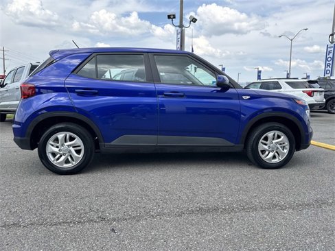 Used 2023 Hyundai Venue SE image 4