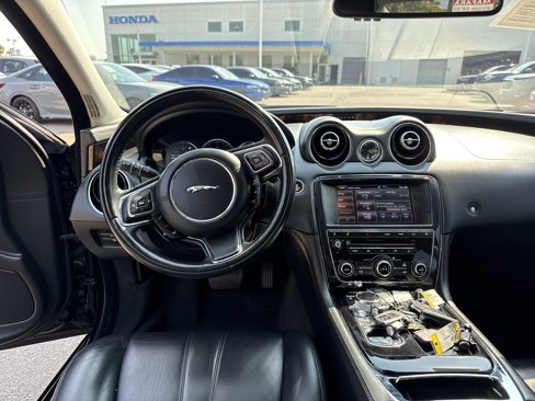 Used 2013 Jaguar XJ image 16