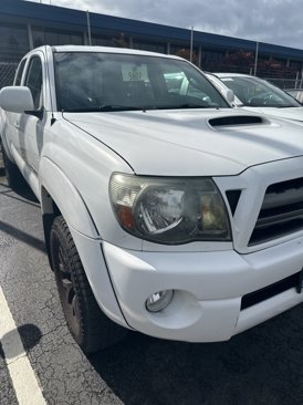 Used 2010 Toyota Tacoma PreRunner image 1