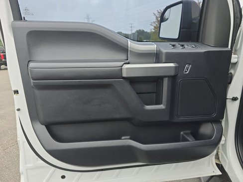Used 2015 Ford F150 XLT w/ Equipment Group 302A Luxury image 29
