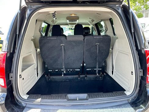 Used 2018 Dodge Grand Caravan SE w/ UConnect Hands-Free Group image 24