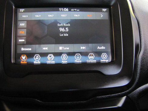 Used 2020 Jeep Renegade Latitude w/ Popular Equipment Group image 32