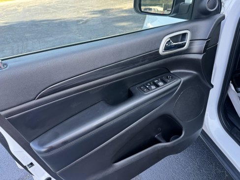 Used 2021 Jeep Grand Cherokee Laredo X image 16