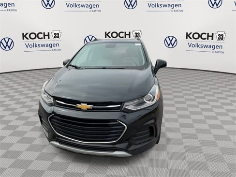 Used 2020 Chevrolet Trax LT w/ Sun & Sound Package image 3