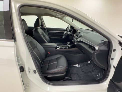 Used 2023 Nissan Altima 2.5 SR image 14