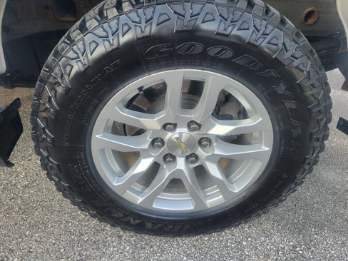 Used 2020 Chevrolet Silverado 1500 LT image 12