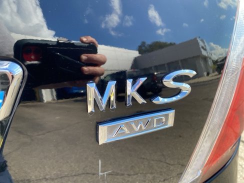 Used 2012 Lincoln MKS AWD image 5