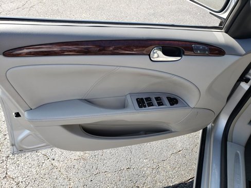 Used 2011 Buick Lucerne CXL image 11