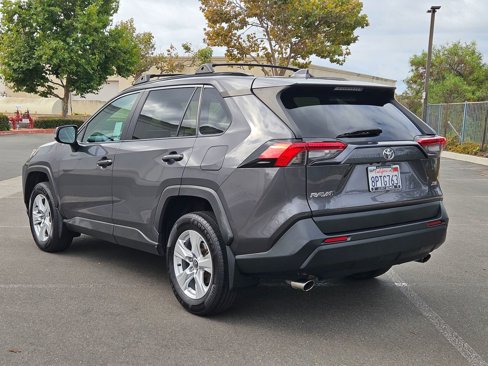 Used 2020 Toyota RAV4 XLE image 3