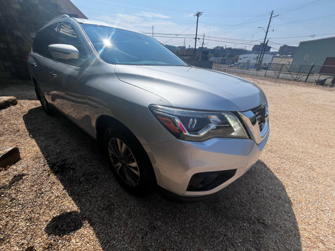 Used 2018 Nissan Pathfinder SV w/ SV Tech Package image 10