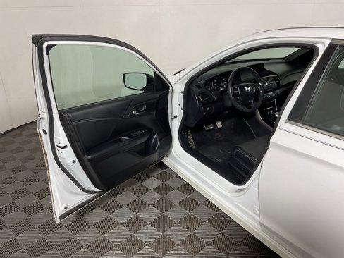 Used 2016 Honda Accord Sport image 16