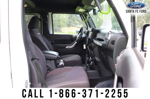 Used 2015 Jeep Wrangler Unlimited Rubicon w/ Connectivity Group image 39