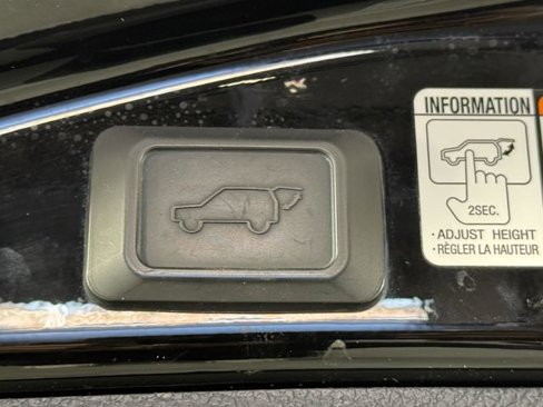 Used 2018 Toyota RAV4 SE image 27