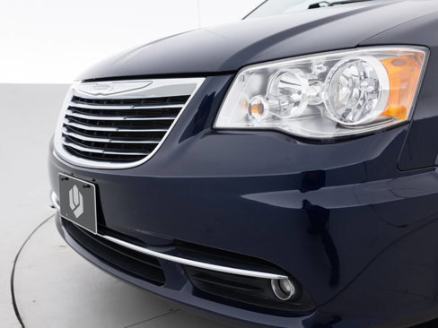 Used 2016 Chrysler Town & Country Touring image 15