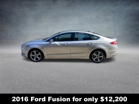 Used 2016 Ford Fusion SE image 2