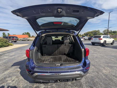 Used 2018 Nissan Pathfinder Platinum w/ Cargo Package image 12