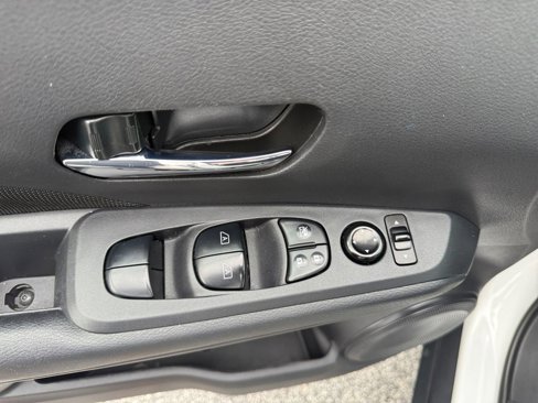 Used 2021 Nissan Kicks SV image 17