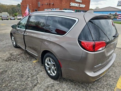 Used 2017 Chrysler Pacifica Limited w/ UConnect Theater Package image 3