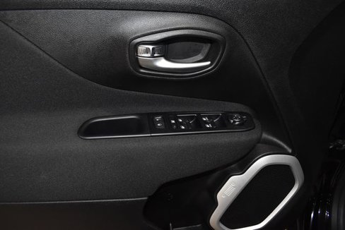 Certified 2019 Jeep Renegade Latitude w/ Cold Weather Group image 27