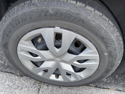 Used 2022 Toyota Corolla Cross L image 26
