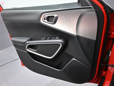 Used 2020 Kia Soul LX image 13
