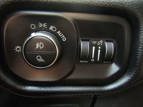 Used 2019 RAM 1500 Laramie image 18
