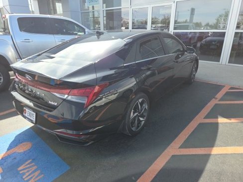 Certified 2023 Hyundai Elantra Limited image 3