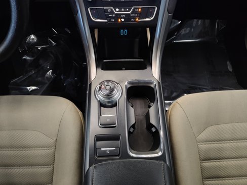 Used 2019 Ford Fusion SE image 22