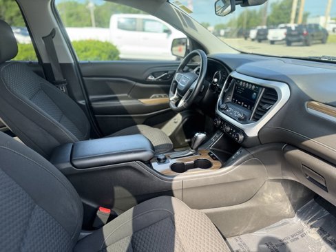 Used 2018 GMC Acadia SLE image 11