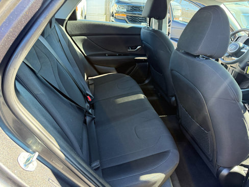 Used 2022 Hyundai Elantra SE image 19