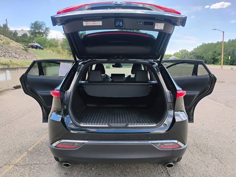 Used 2023 Toyota Venza XLE image 11