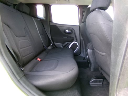 Used 2018 Jeep Renegade Latitude image 12