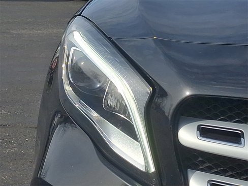 Used 2020 Mercedes-Benz GLA 250 4MATIC w/ Premium Package image 9