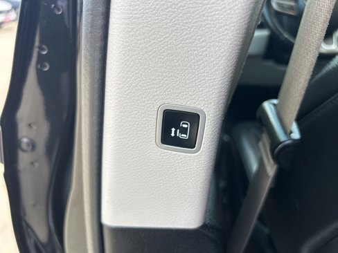 Used 2017 Chrysler Pacifica Touring-L image 18