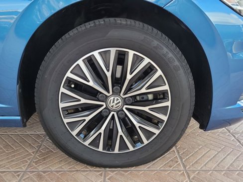 Used 2019 Volkswagen Jetta SE w/ Cold Weather Package image 5