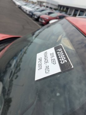 Used 2016 Jeep Renegade Limited image 33