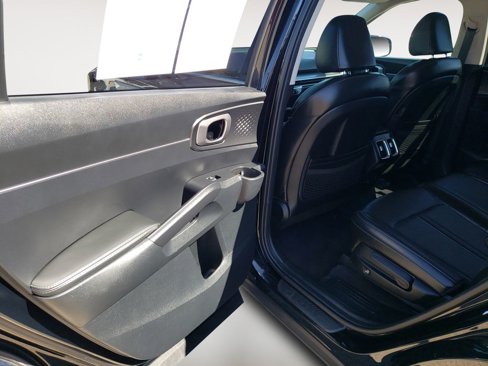 Used 2024 Kia Sorento S image 9