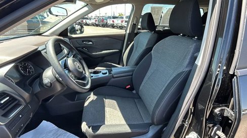 Used 2023 Nissan Rogue SV image 17