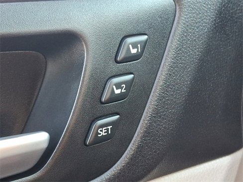 Used 2016 Toyota Highlander Limited image 28